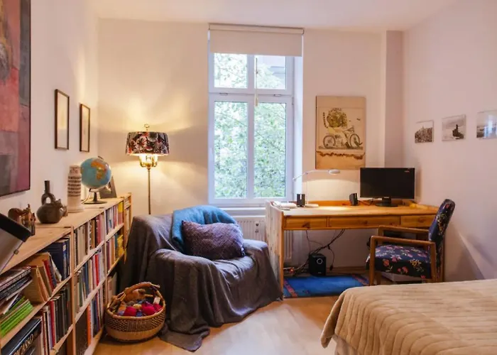 Gemütliche Wohnung mit Balkon - Südplatz nur 2 Minuten entfernt
